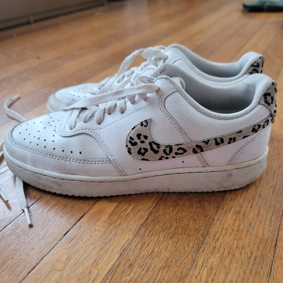 Nike size 8.5 sneakers - Picture 8 of 9